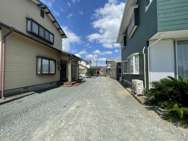 安武町武島戸建の前面道路含む現地写真