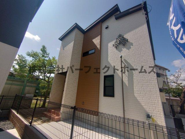 シアラ　plus　招提中町戸建て　賃貸の外観|おしゃれな外観です
