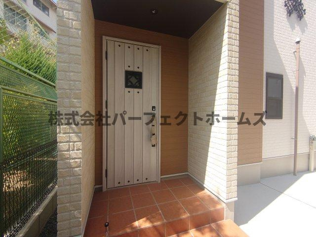 シアラ　plus　招提中町戸建て　賃貸のエントランス|毎日通るエントランスはこのようになっています