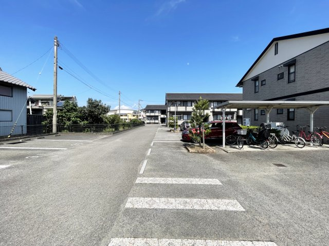 ヴェールメゾン D棟の駐車場
