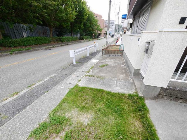 鈴蘭台東町2丁目戸建の駐車場|軽自動車限定
