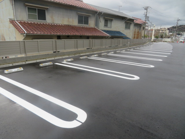 オカバ姫路青山シャーメゾン B棟の駐車場
