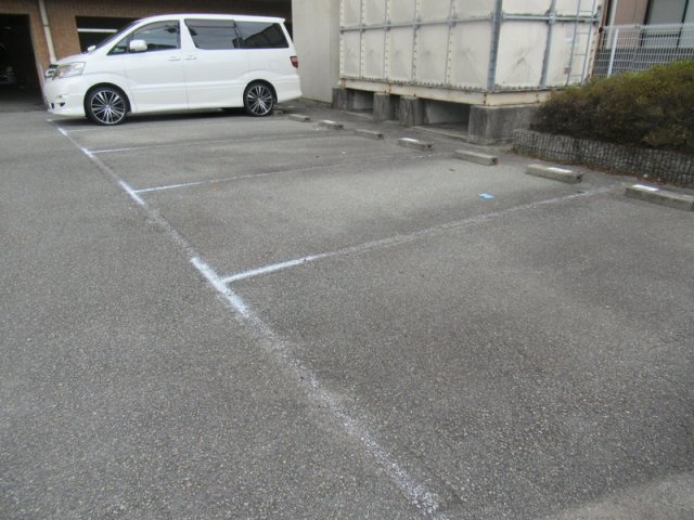青山ＮＫマンションの駐車場