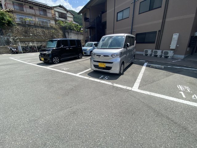 キャッスルコート御立唐立の駐車場
