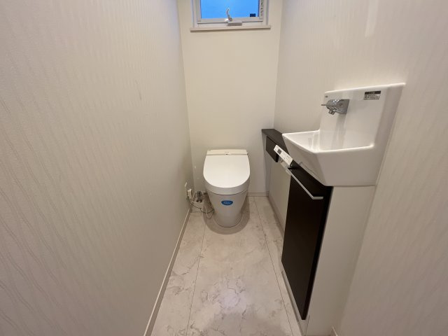 町坪戸建てのトイレ
