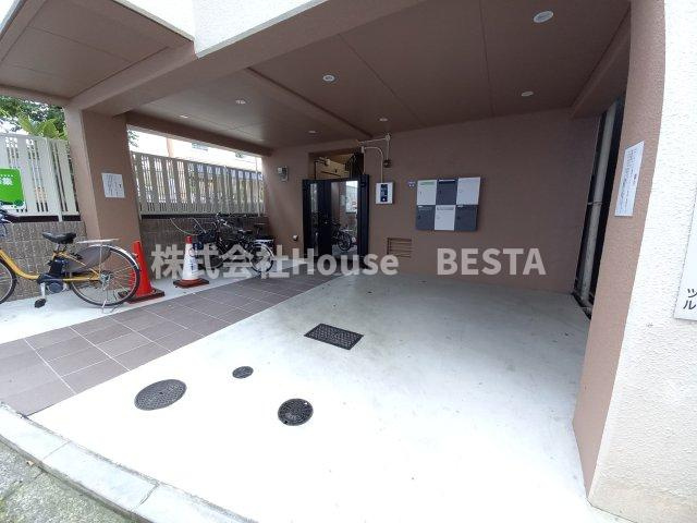 ツル元町の駐車場