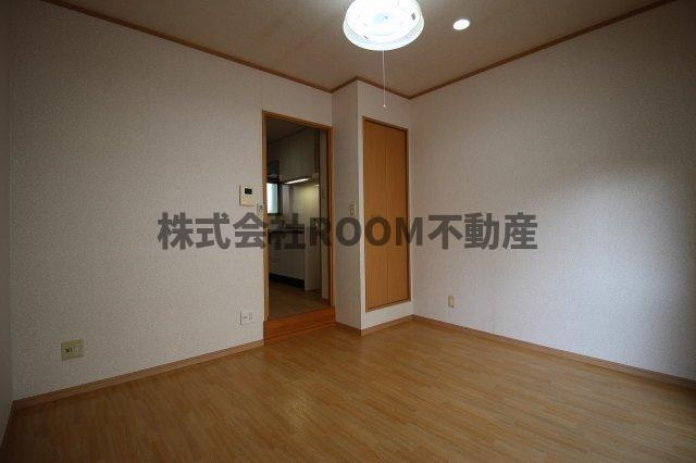 第2年見マンションの洋室|落ち着いた色調の洋室です