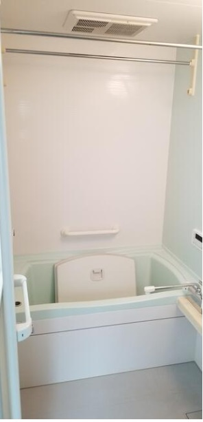 ハイツ西元町Ⅱの浴室