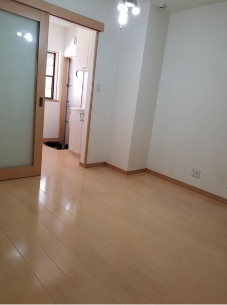 ハイツ西元町Ⅱの居間・リビング