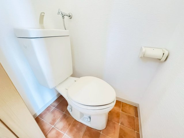 【トイレ】 | プチ・フローラK | ゆったりとした空間のトイレです