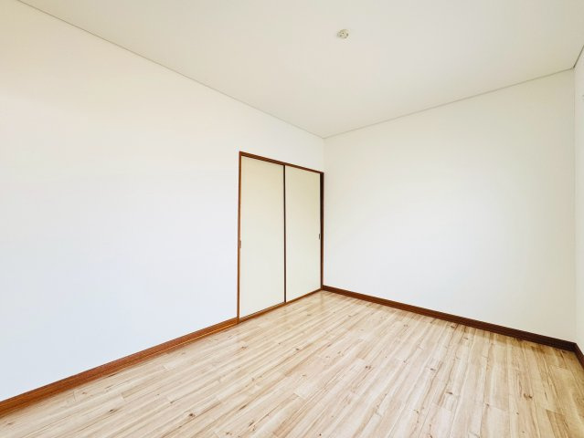 【寝室】 | 【CP対象】アドバンスコーポA | 落ち着いて過ごせるお部屋なので、寝室にいかがでしょうか