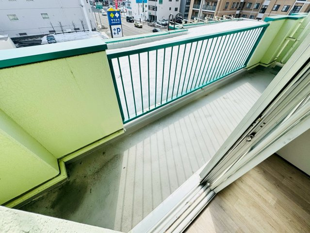 【バルコニー】 | 豊平アシュウ | 陽当たり良好なバルコニーです