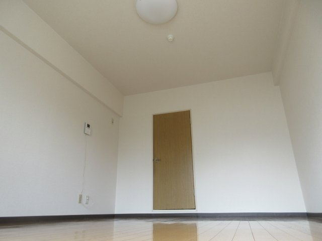 サンシャビルの洋室