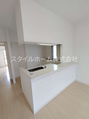 【居間・リビング】 | ベルカーサ | 別部屋写真です。