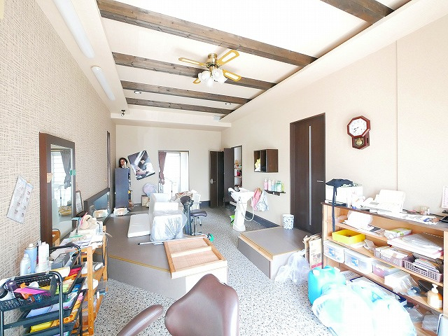 田中町店舗の内装