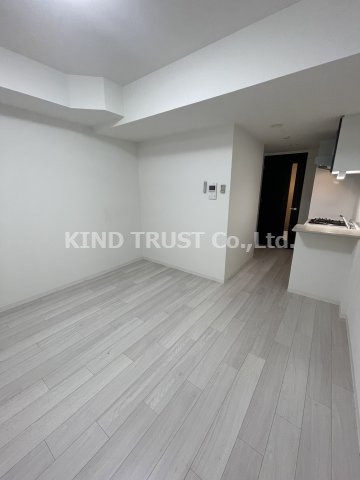 セオリー天神橋アベニールの居間・リビング|こちらのリビングで趣味の時間をお楽しみください