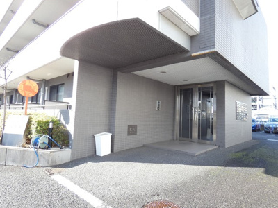 ★スタイリッシュなガラス戸のエントランス★