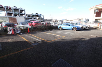 ★敷地内駐車場★（空き状況・使用料等詳細はご確認下さい）