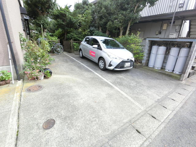 敷地内駐車場　別途契約（要空き確認）