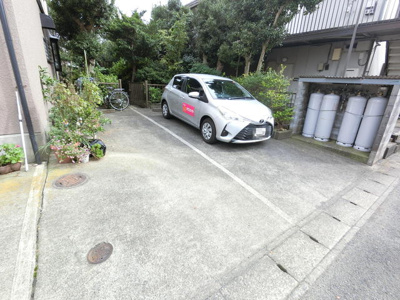 敷地内駐車場　別途契約（要空き確認）