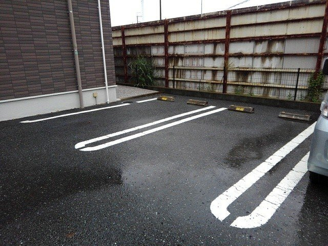 アンジュエールＣの駐車場