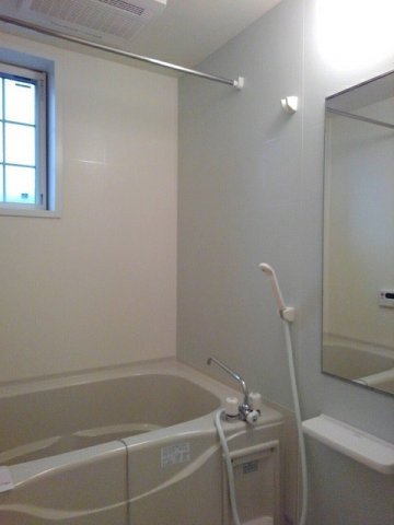 アンジュエールＣの浴室