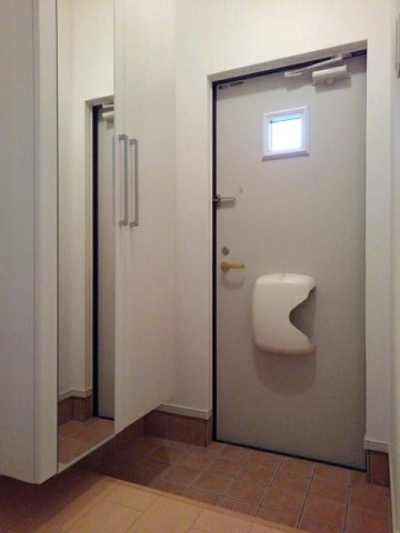 アンジュエールＣの玄関