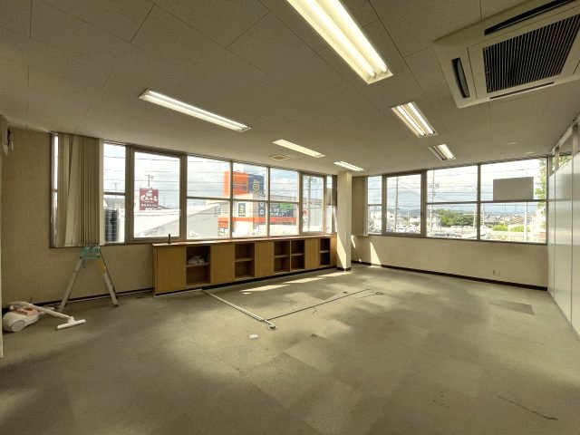 スズヤビルの内装