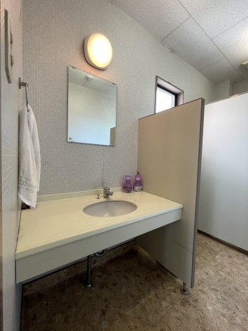 スズヤビルの洗面所|男性用トイレ内