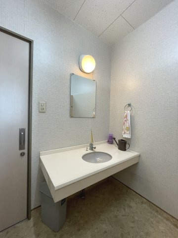 スズヤビルの洗面所|女性用トイレ内