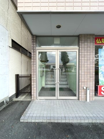 スズヤビルのエントランス|2F事務所入口