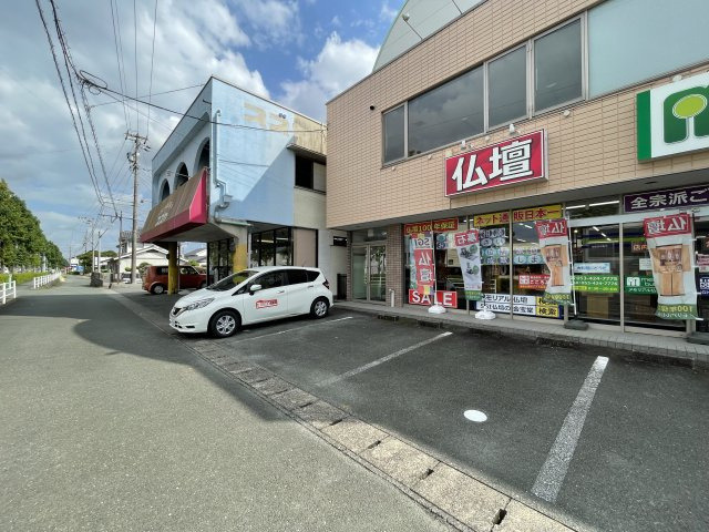 スズヤビルの駐車場