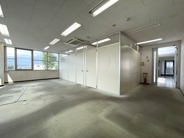 スズヤビルの内装