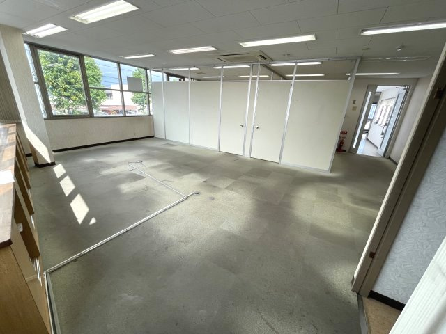 スズヤビルの内装