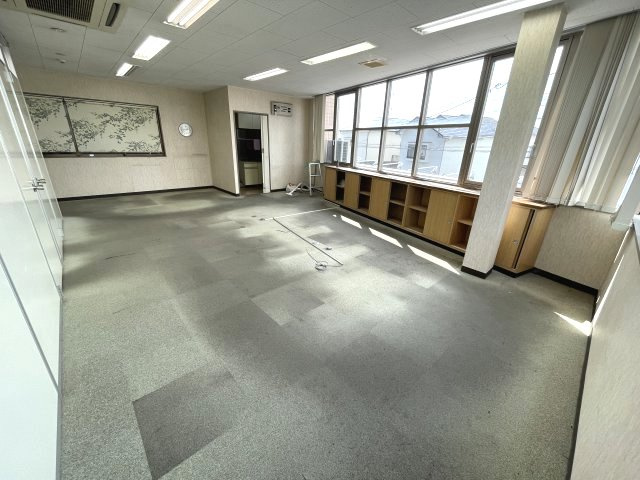 スズヤビルの内装