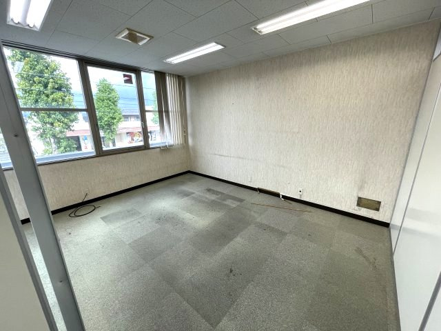 スズヤビルの内装