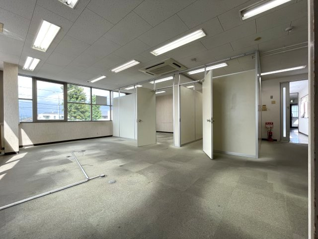 スズヤビルの内装