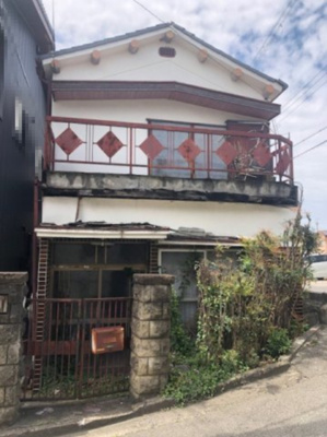 【外観】 | 富田林市青葉丘　古家付土地 | 建築条件はないため、お好きな建設会社をお選びいただけます。アズマハウスでもフリープランでお受け可能！