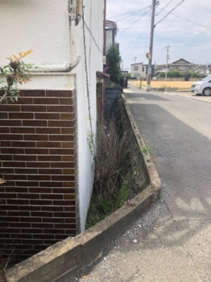 【前面道路含む現地写真】 | 富田林市青葉丘　古家付土地 | 東側・幅員約5ｍ！幼稚園や小中学校も身近に。これから子育てを始めるファミリーにもピッタリです。