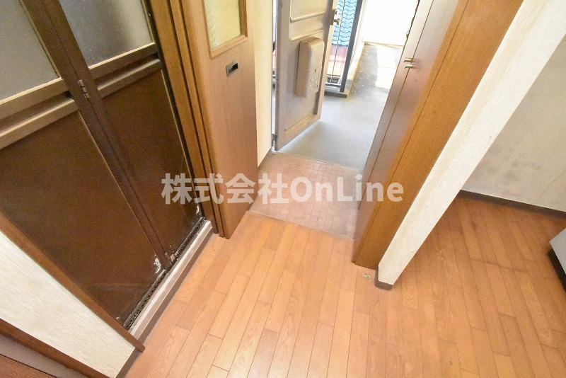 門野マンションA棟の玄関