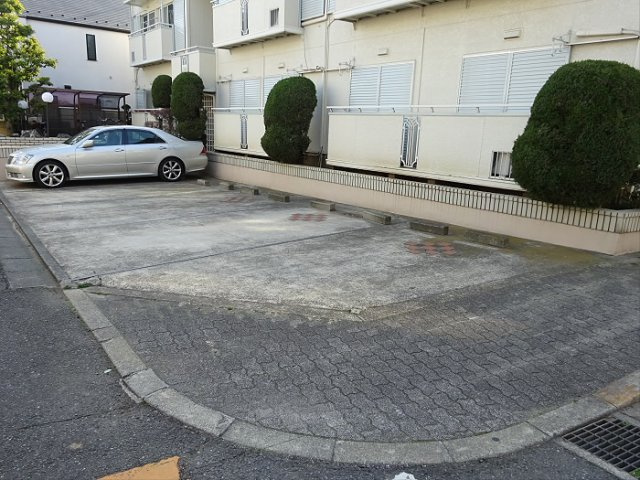 Mラフィーネの駐車場