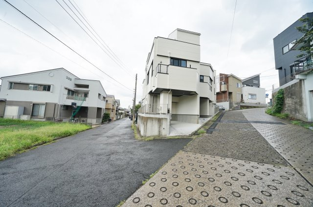 【横浜市旭区市沢町337-41全２棟新築戸建てＡ号棟】★仲介手数料無料★（市沢小学校・西谷中学校）の前面道路含む現地写真