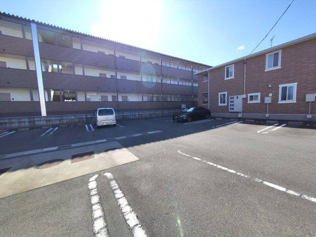 ファイン　ヴィラ　Ｂの駐車場