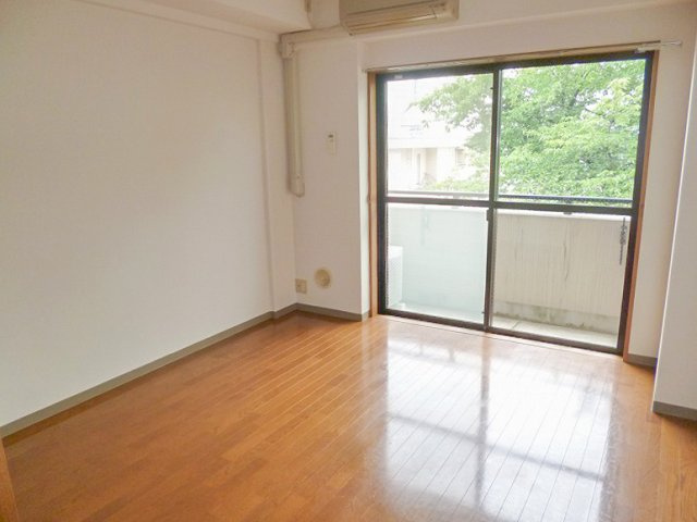 【居間・リビング】 | サンライズコスモスⅢ | 同設備の別室写真を使用しております。