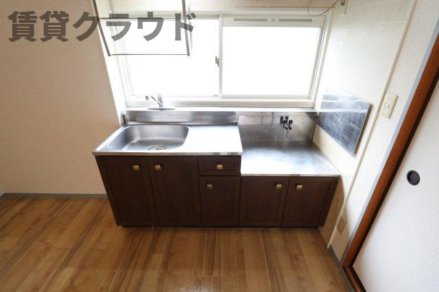 メゾンブランシュ弐番館のキッチン|コンパクトなキッチンで掃除もラクラク