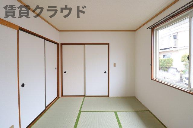 メゾンブランシュ弐番館の寝室|広くて明るい寝室