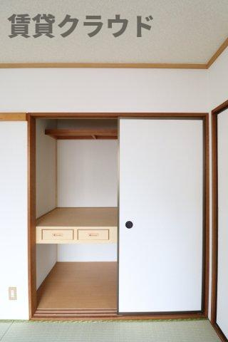 メゾンブランシュ弐番館の収納|押入