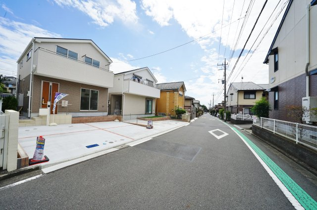 【横浜市瀬谷区阿久和東２丁目20-21新築戸建て】★仲介手数料無料★（原小学校・原中学校）の前面道路含む現地写真