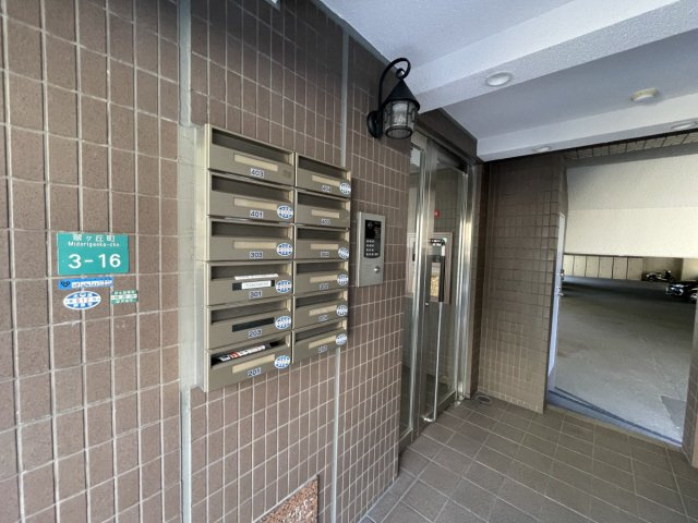 フレグランス芦屋のエントランス