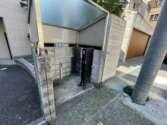 フレグランス芦屋のエントランス